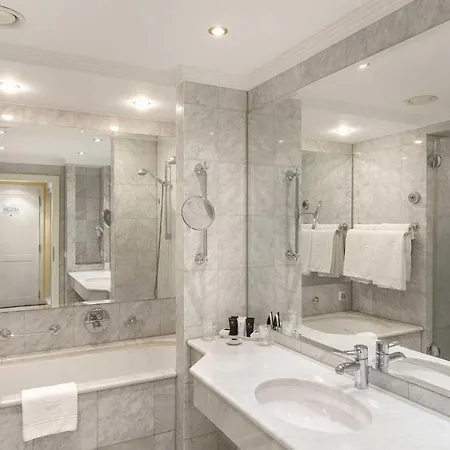 Dvorak & Wellness Hotel